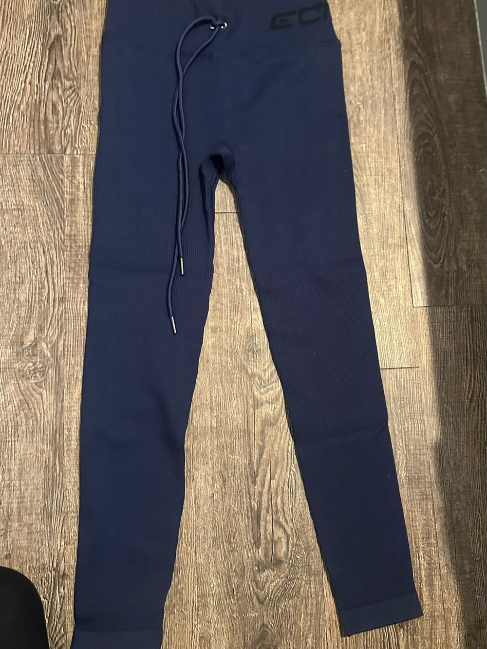 NWOT Women’s Blue Ribbed ECHT Leggings Medium